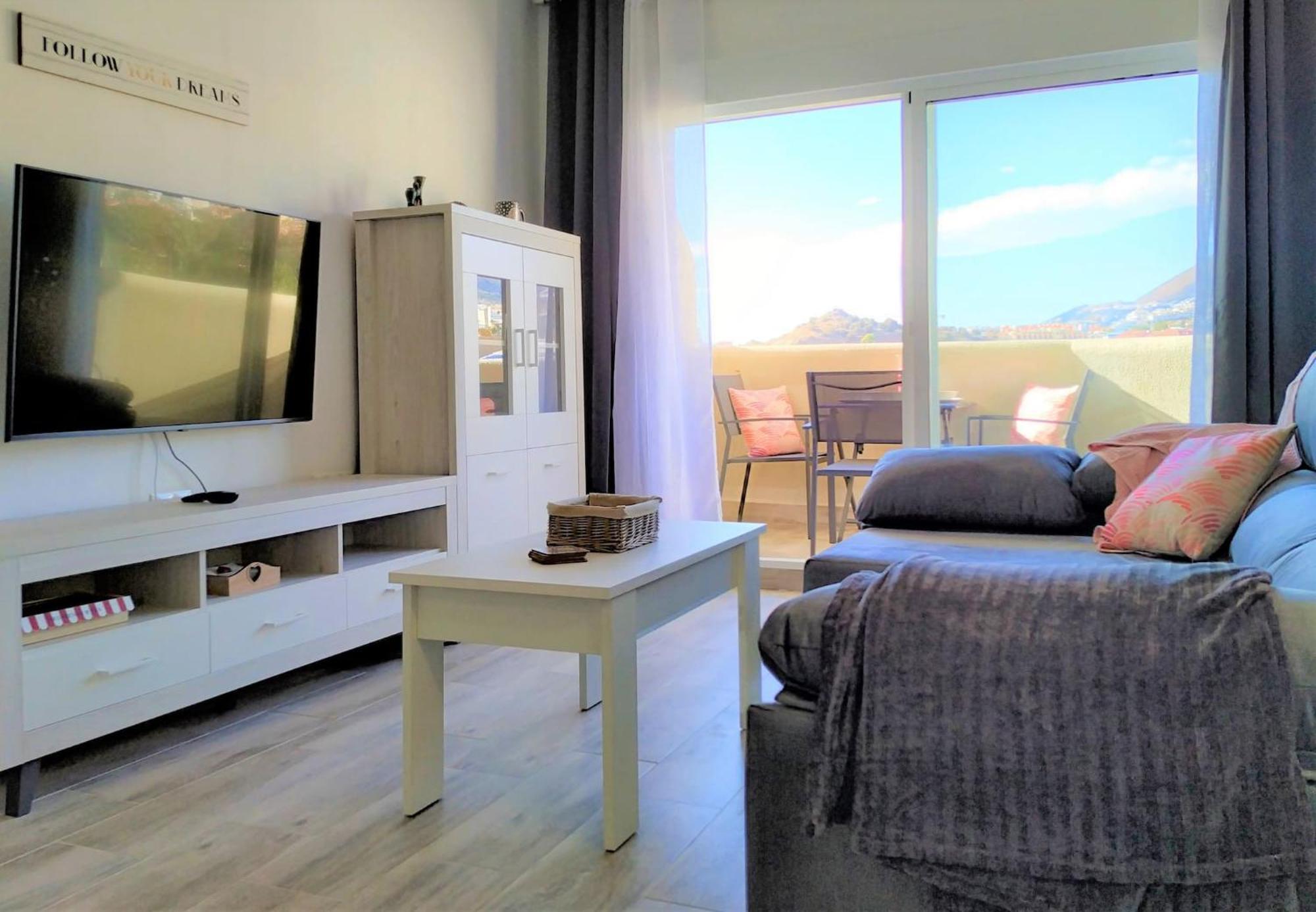 Deluxe Apartment In Benalbeach With Beach Views 베날마데나코스타 외부 사진